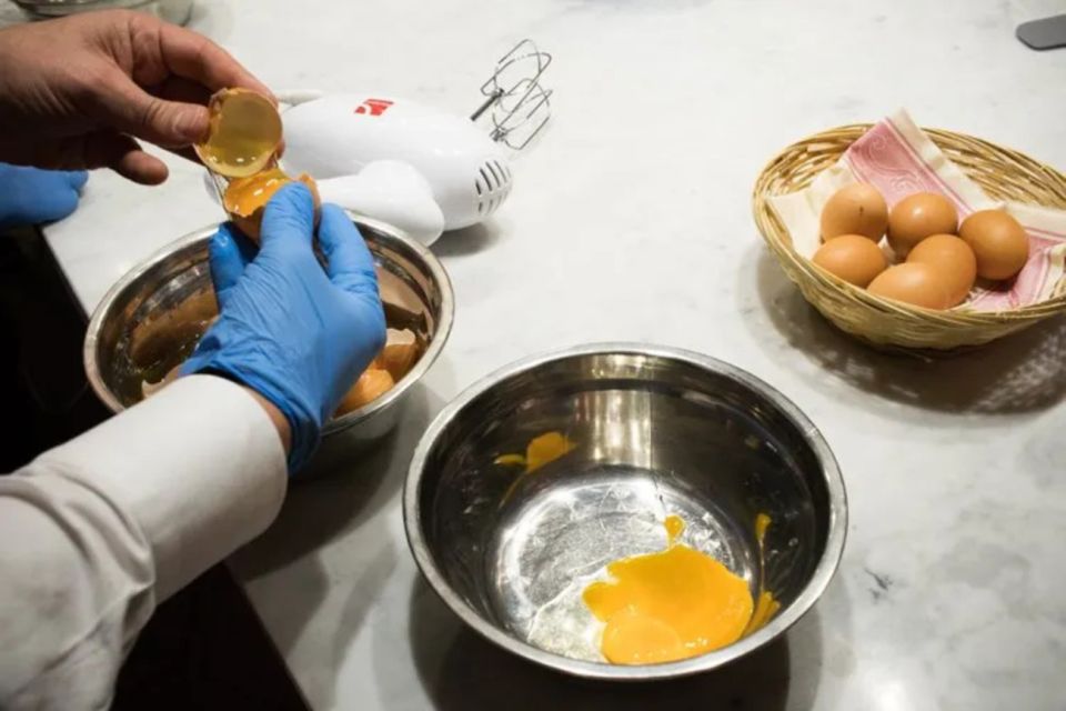 Rome: Traditional Pizza and Gelato Making Class - Bianca or Rosso: topping your pizza like you mean it
