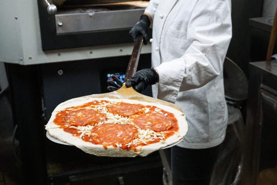 Rome: Traditional Pizza Cooking Class near Piazza Navona - The Two-Hour Flow: From Dough Work to Toppings