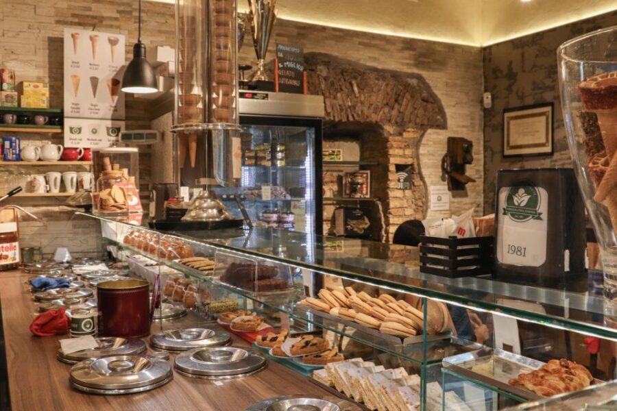 Rome: Trastevere and Campo de Fiori Food Tour - Campo de’ Fiori flavor work: iconic bites and quick cultural context