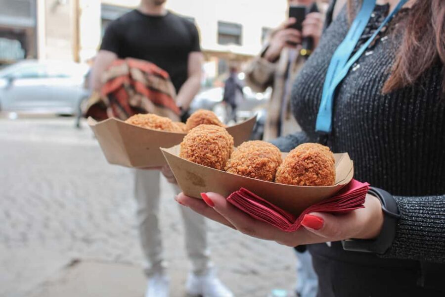 Rome: Trastevere and Campo de Fiori Food Tour - The King of Porchetta stop: roast pork, crispy pizza bianca, and beer