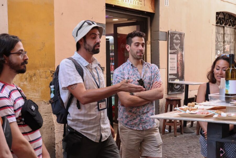 Rome: Trastevere and Campo de Fiori Food Tour - Getting started at Piazza Farnese and finding your group fast