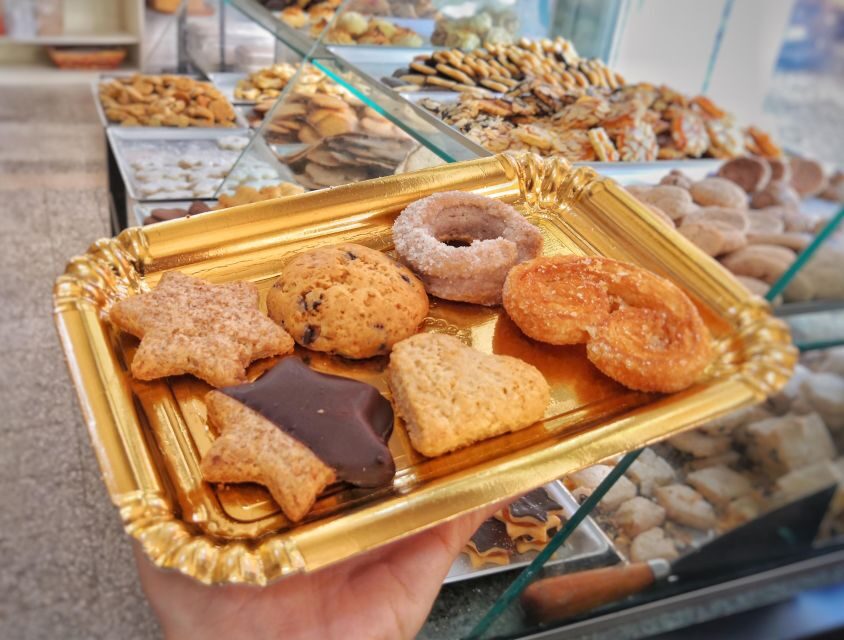 Rome: Trastevere and Jewish Ghetto Street Food Walking Tour - Tiber Island and Piazza in Piscinula: a short walk with big “Rome geography” payoff