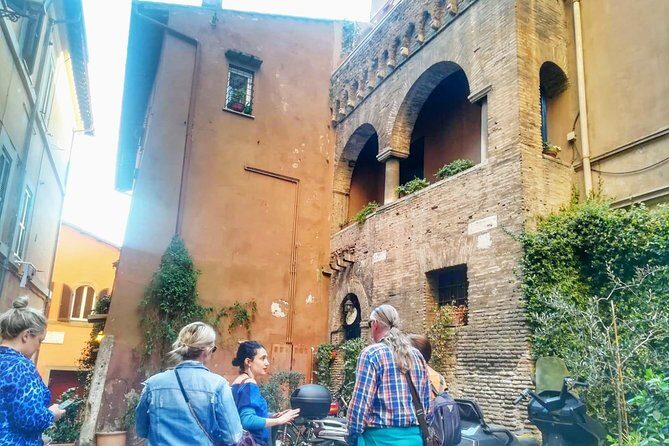 Rome: Trastevere Food Tour Wine Tasting and Local Expert Guide - Drinks on the route: wine tasting, beer, and pacing your evening
