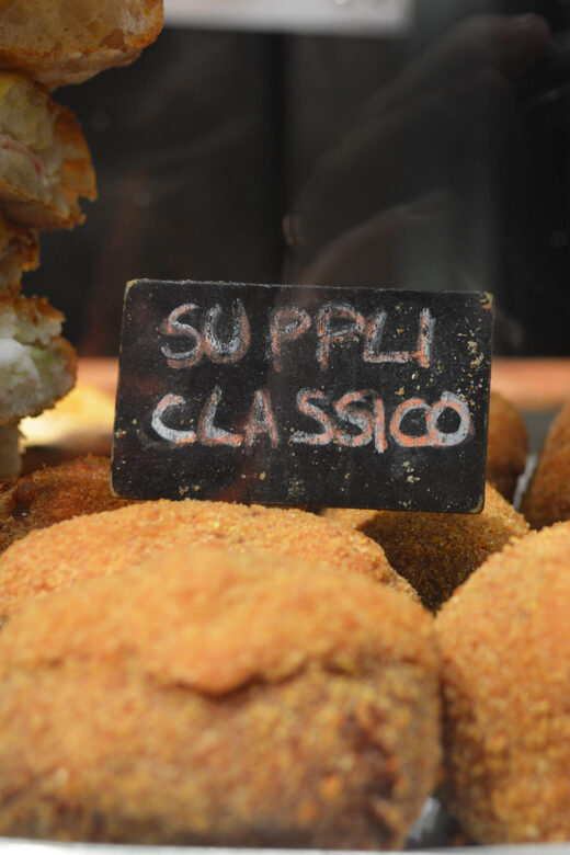 Rome: Trastevere Food Walking Tour with Beer and Wine - Santa Maria in Trastevere and Ponte Sisto: pairing landmarks with bites