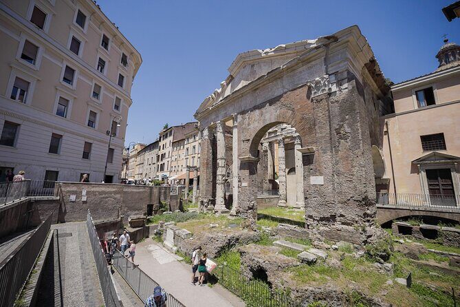 Rome: Trastevere Hidden Gems and Jewish Ghetto Small Group Tour - Stop 3: Vicolo Dell’Atleta for quiet corners and ancient clues
