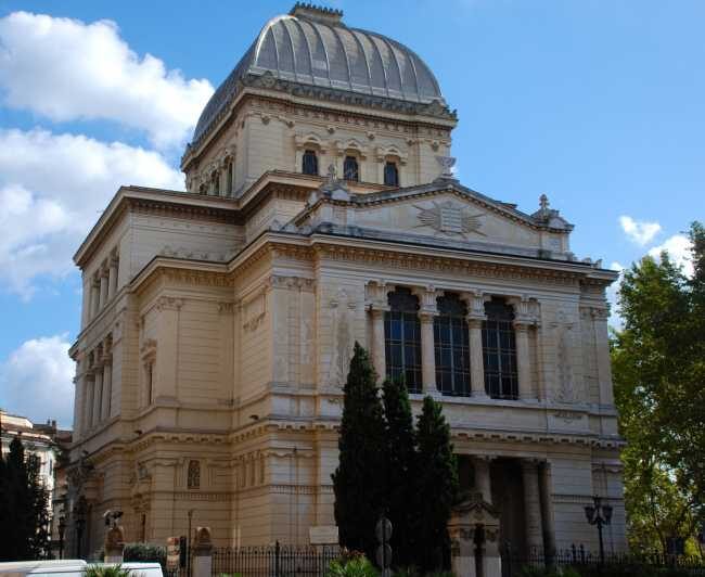 Rome: Trastevere Jewish Quarter Private Walking Tour - Tiber Island (Isola Tiberina): A Short Walk With Big-Time Context
