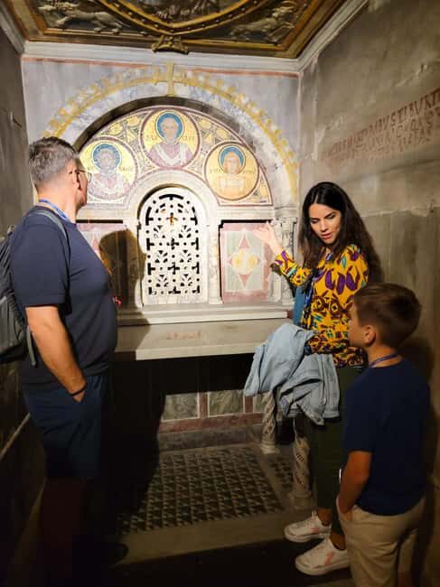 Rome: Trastevere with Underground Crypt & Jewish Ghetto tour - San Francesco a Ripa: a short stop with big atmosphere