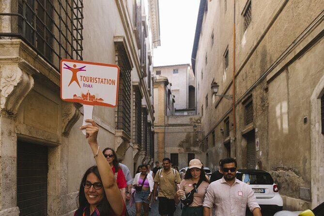 Rome: Trevi Fountain District and Underground Domus Guided Tour - The Artifacts That Bring the Underground Site to Life