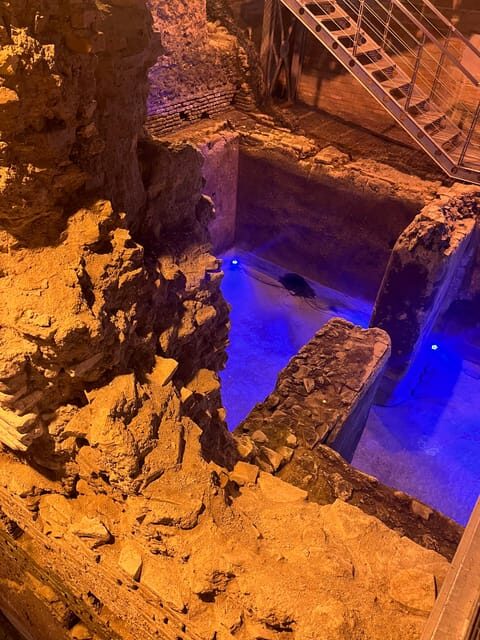 Rome: Trevi Fountain District Underground Tour and Ice Cream - Trevi Fountain in 5 Minutes: A Short Stop Done Right