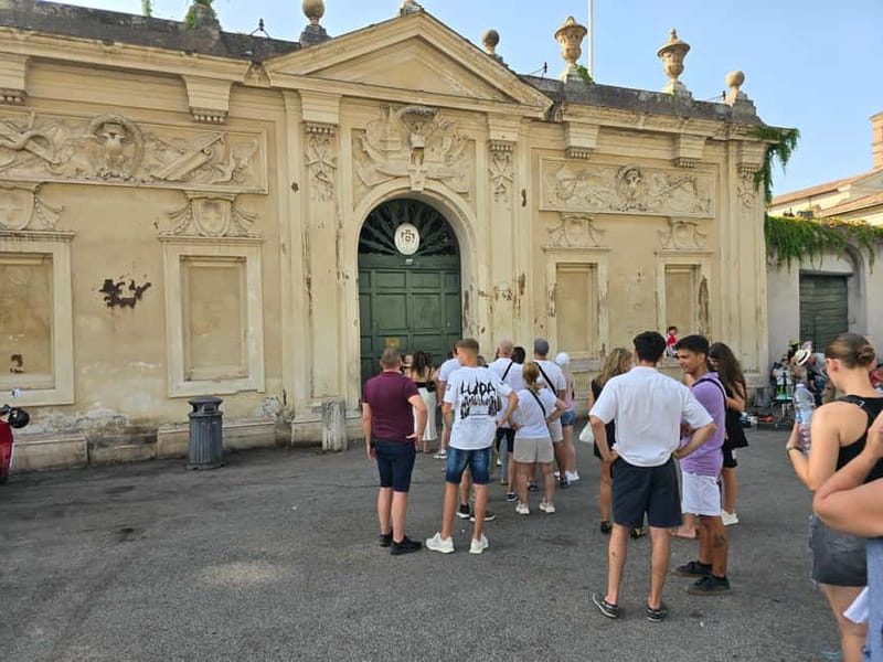 Rome: Tuk Tuk Tour of the Rome City Center - Santa Maria Sopra Minerva and the Piazza Venezia finish
