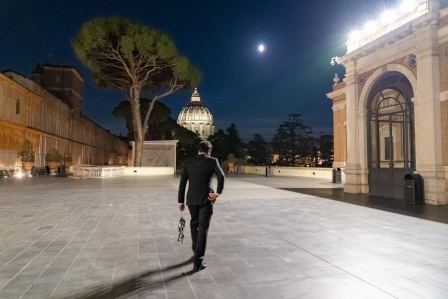 Rome: Turning the Lights on at the Vatican Museums - Turning the Lights on: what makes this Vatican morning special