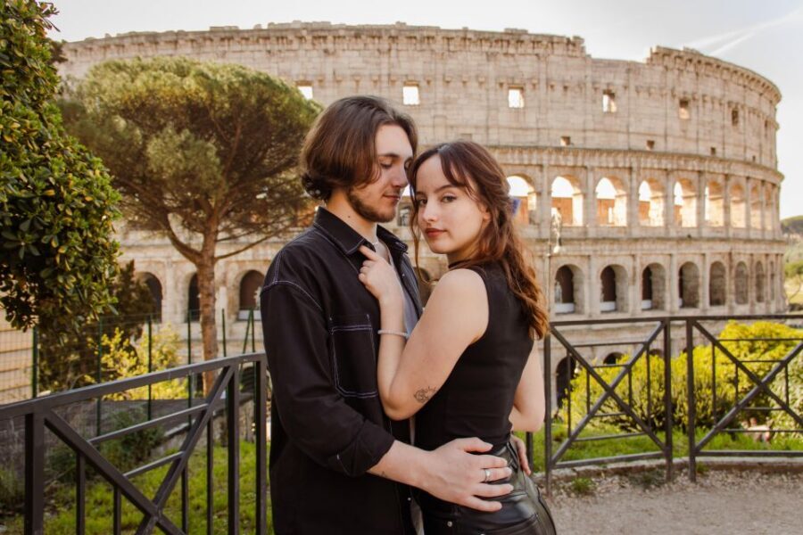 Rome: Unforgettable Photoshoot Experience in Colosseum - Finding the meeting point outside Caffè Roma