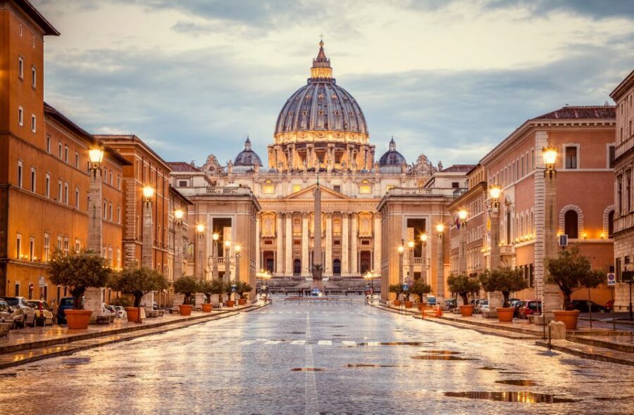 Rome: Vatican Museums, Sistine Chapel & Basilica Guided Tour - Meeting at Via Tunisi: show up early and you’ll sail in
