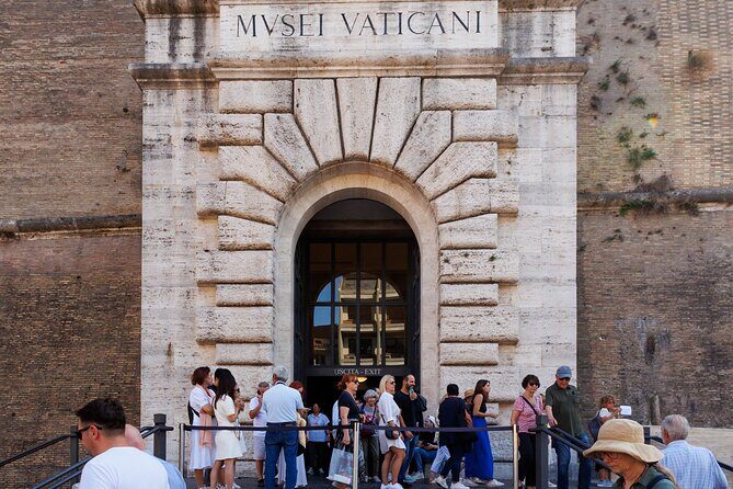 Rome: Vatican Museums & Sistine Chapel Fun Tour - Why the 5:00 pm start can feel like a cheat code