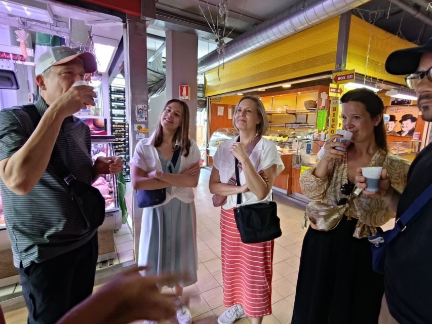 Rome: Vatican Street Food and Wine Tour with Farmers Market - Key things you’ll notice on this tour