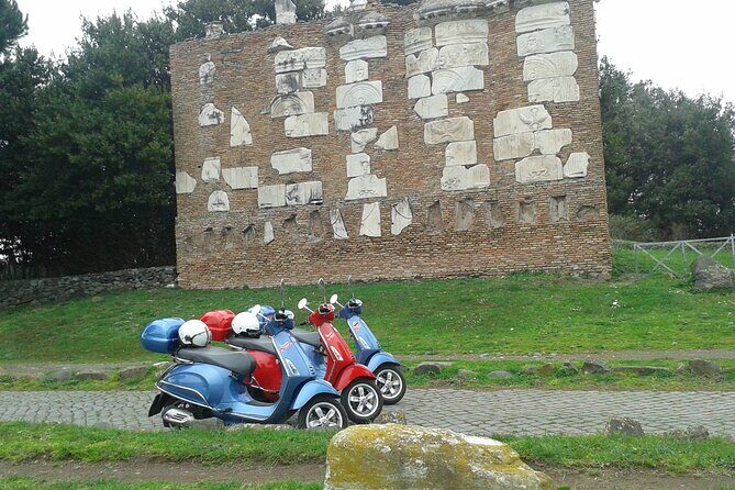Rome Vespa Primavera 125 cc Rental - 48 Hours Rental - Insurance, Helmets, Anti-Theft, and the €350 Deposit