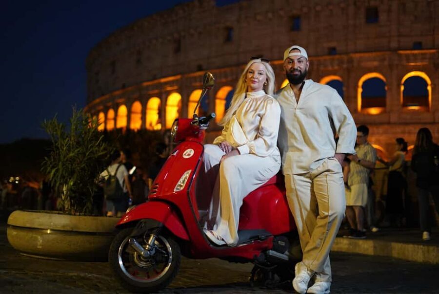 Rome: Vespa Scooter Night Tour with Pro Photographer - Key things you’ll notice on this night Vespa tour
