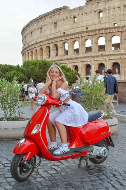 Rome: Vespa scooter tour "When in Rome" - Stops 5 and 6: Trastevere and Fontana dell’Acqua Paola Pass-By Moments