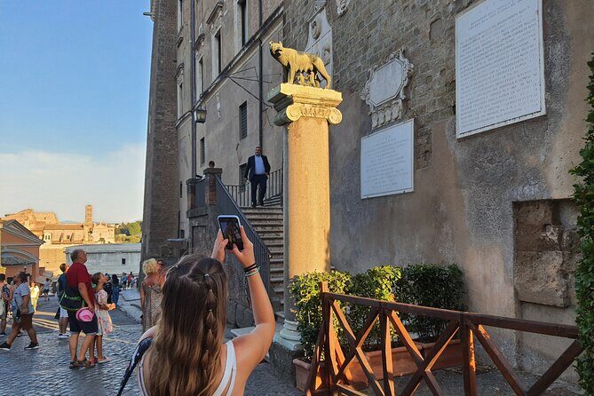 Rome Vittoriano Capitol Hill and Aracoeli Guided Tour with Maria - Key things I’d circle before booking