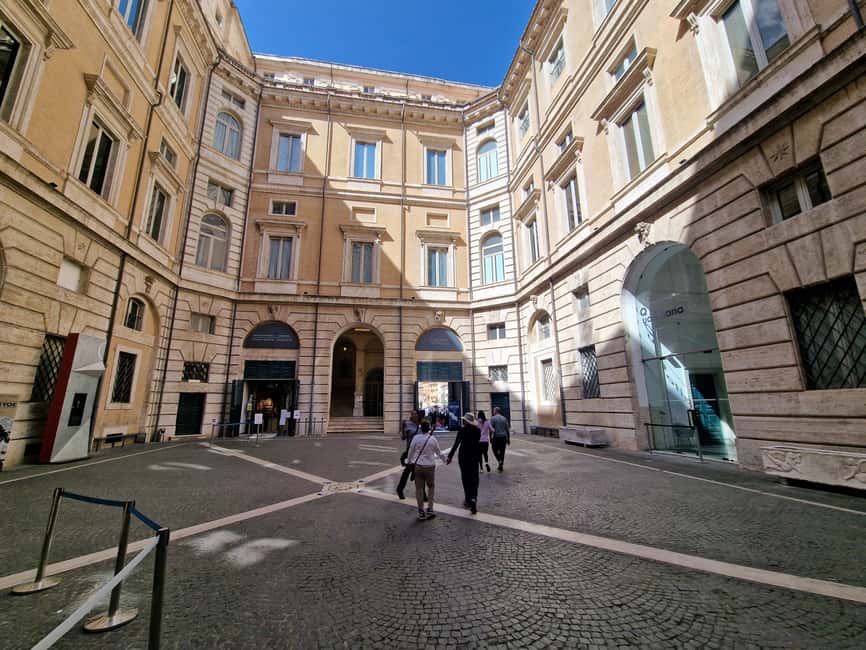 Rome: Walking Tour of World War 2 in Rome - From Trajan’s Column to Piazza Venezia: Mussolini’s stage