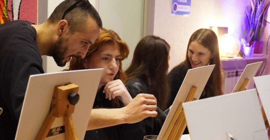Rome: Wine and Paint Experience in Piazza Navona - Key things to know before your Piazza Navona paint night