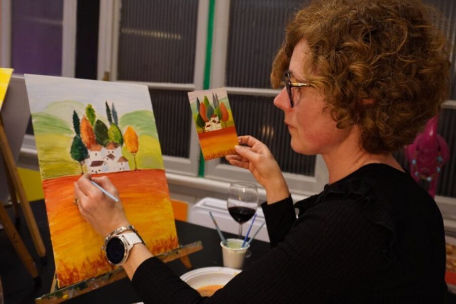 Rome: Wine and Paint Experience in Piazza Navona - Inside the 17th-century studio: how the night starts