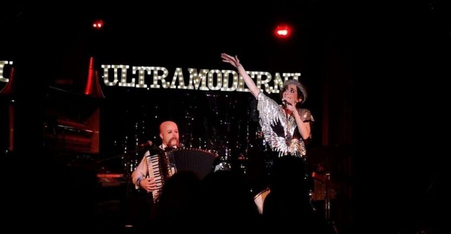 Rome: Wine, Legends, and Burlesque Extravaganza by Night - Entering the burlesque venue: what happens in those forms and that €15 drink