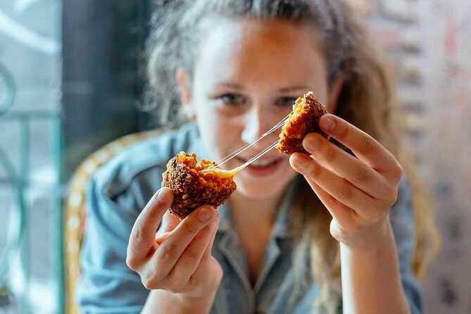 Rome's Best Street Food Private Tour with a Local - Ponte Sisto and Piazza Trilussa: your tour’s friendly start