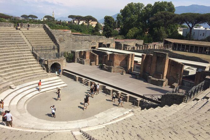 Round-Trip Shuttle Transfer from Naples to Pompeii - Arrival at Pompeii: get your bearings fast