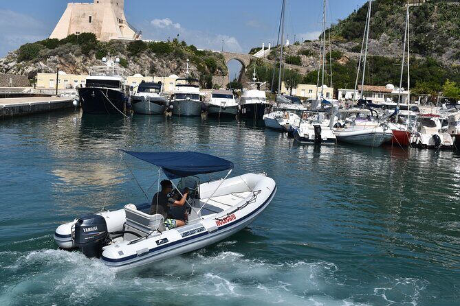 Rubber dinghy to rent Joker Boat Coaster 470 40CV (Without License) - Key things to know before you rent this Joker Boat 470