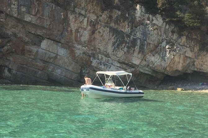 Rubber dinghy to rent Joker Boat Coaster 470 40CV (Without License) - Safety gear and reserve rules that can make or break your day