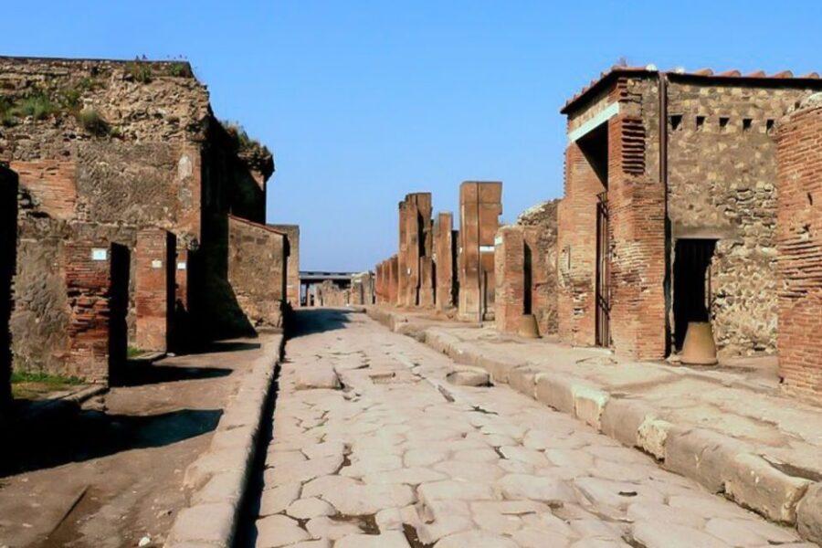 Ruins of Pompeii & the Amalfi Coast: Full-Day Private Tour - From pickup to Positano photo stop: starting on the coast