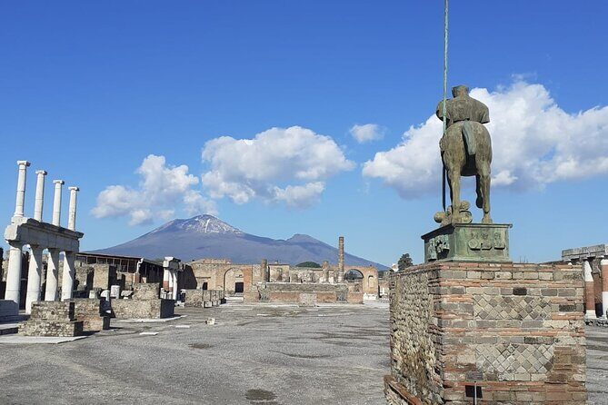 Semi - Private Tour of Pompeii with an Archaeologist - Meeting point at Coffee Shop Vittoria: start where the plan works