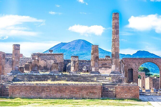 Semi - Private Tour of Pompeii with an Archaeologist - Price and value: $36.28 plus the €18 site ticket