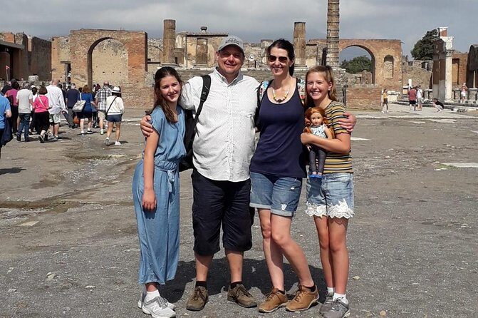 Shore Excursion Tour for Kids from Naples to Pompeii and Amalfi Coast - What to pack and how to handle food on a day like this