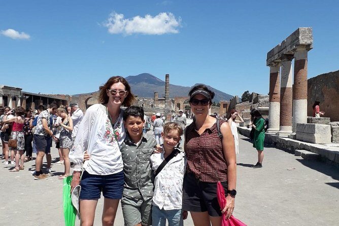 Skip-the-Line Exclusive Private Ancient Pompeii & Vesuvius Volcano Full Day Tour - How the day stays on track: lunch choices and getting back on time