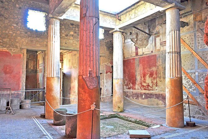 Skip-the-line Exclusive Private Full-Day Complete Ancient Pompeii Guided Tour - Foro de Pompeya: the main market stop that’s short but meaningful
