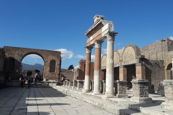Skip-the-Line Pompeii Archaeological Site with Private Guide - Price and value: is $275.74 per person fair here?
