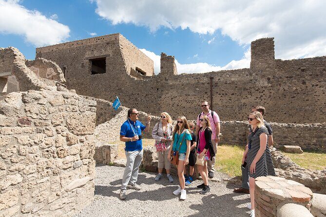 Skip the Line: Pompeii Express Small Group Guided Tour - The restored domus: seeing wealth and taste up close