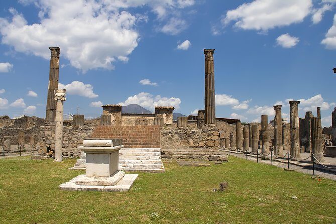 Skip-the-Line Pompeii Guided Tour from Naples - Via delle Ville and the Villa of the Mysteries route: a calmer road outside the walls