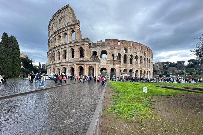 Small Group Guided Tour Of Colosseum, Roman Forum & Palatine Hill - Entering the Colosseum: first and second levels with reserved access