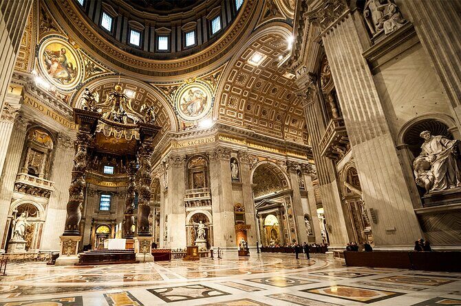 Small Group Guided Tour of St Peter Basilica - Audio headsets and small-group reality check