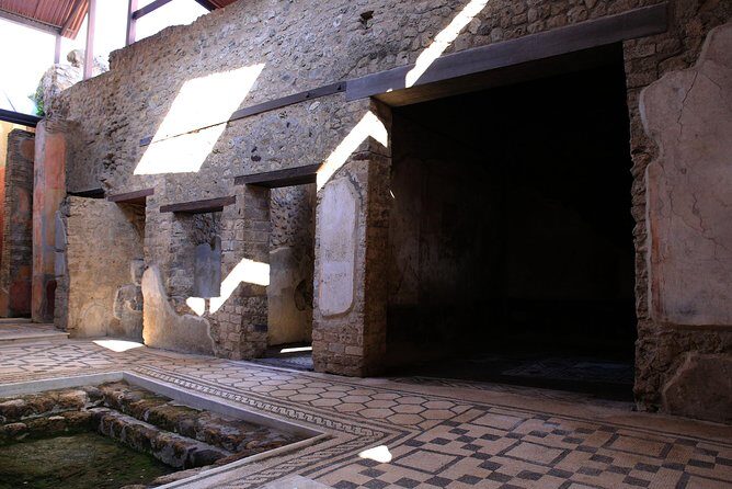 Small Group Guided Walking Tour of Ancient Pompeii Highlights - The small-group format (and why it changes everything)