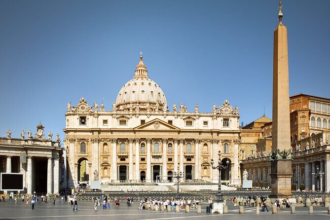 Small-Group Tour of St. Peter's Basilica and Dome - Stop 2: Vatican Grottoes and Papal Crypts below the altar
