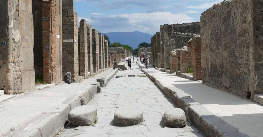 Sorrento: Pompeii and Mount Vesuvius Tour with Skip-the-line - What this 8-hour Sorrento tour is really about