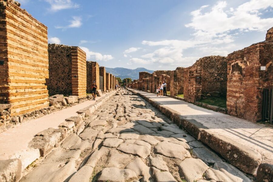 Sorrento: Pompeii Tour with guide, ticket & lunch included - What the 2-hour guided Pompeii walk actually covers