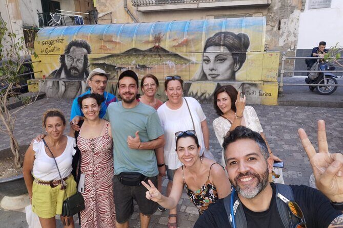 Spanish Quarters, to discover folklore, artisans and local life - Quartieri Spagnoli: street art that acts like a map