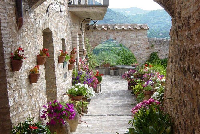 Spello: a journey through flowers, mosaics and ancient Roman ruins - Key highlights at a glance