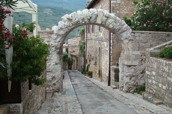 Spello: a journey through flowers, mosaics and ancient Roman ruins - Carsulae Parco Archeologico and the Via Flaminia City Axis