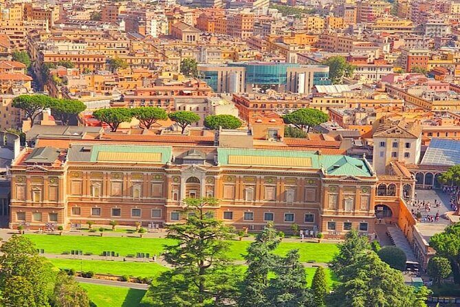 St. Peter's Basilica and Papal Grottoes Guided Tour - Papal Altar and La Pietà: What the Guide Helps You Notice